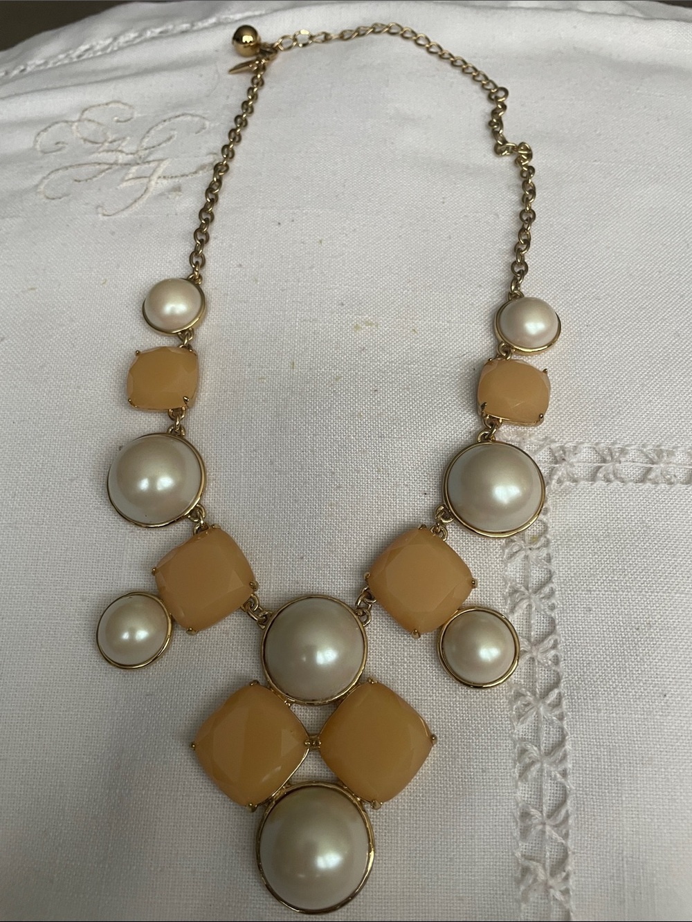 Kate Spade Gold-Tone Pearl & Beige Statement Necklace EUC